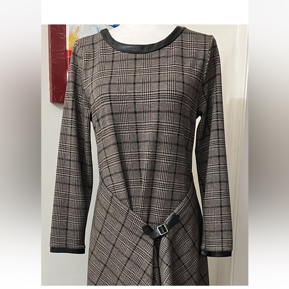 Like New SOFT SURROUNDS Plaid Dress, Size Medium - Picture 4 of 13